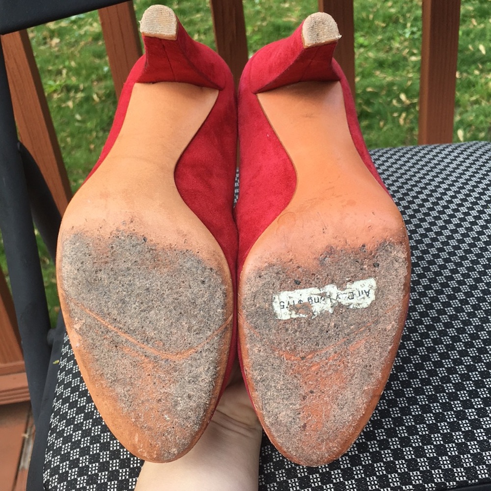Kenneth Cole New York Red Suede Classic Heels - Picture 3 of 3